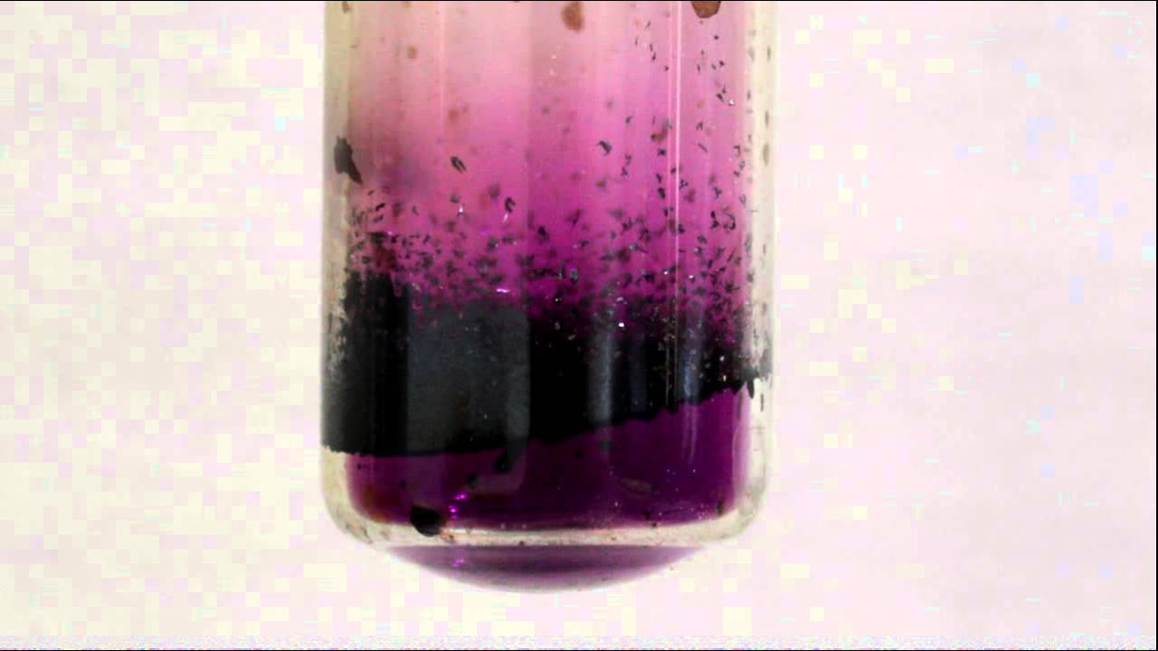Выделение фиолетового цвета. Возгонка кристаллического йода. Иой окрашивает хлороформный слой в. Йод окрашивает хлороформный слой в. Йод Кристаллы возгонка.